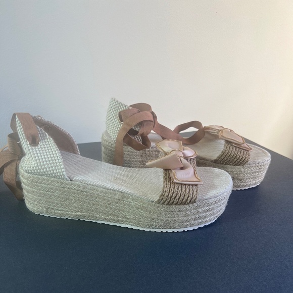 Sandal - Picture 2 of 5